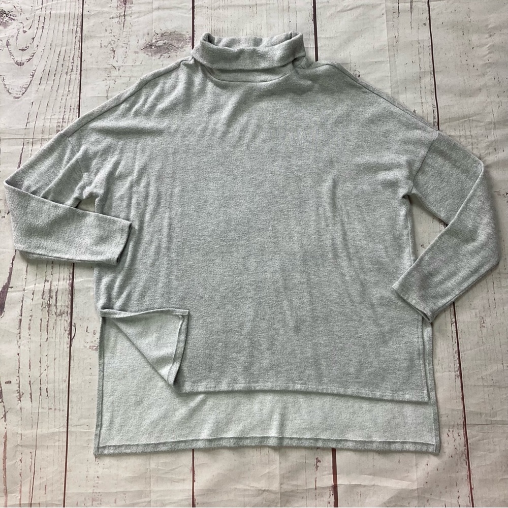 Lucky Brand S Small Basic Turtle Neck Top Gray Lightweight Stretch High Low Hem - Picture 2 of 8